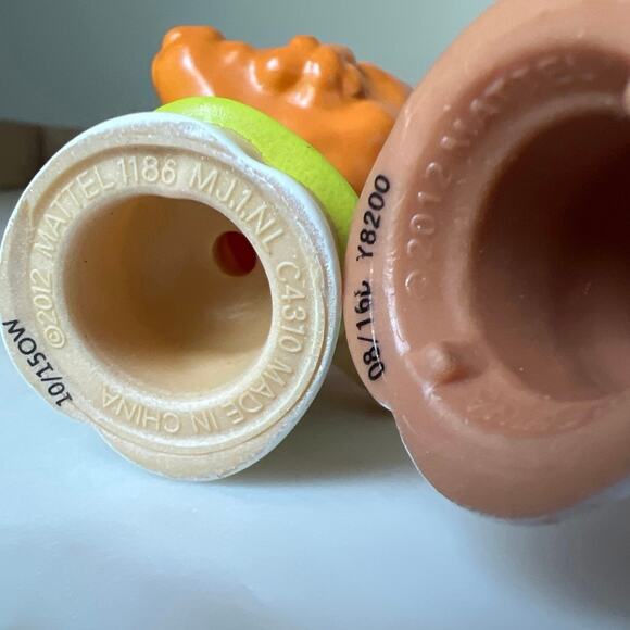 Fisher-Price Little People: Sofie Green Dress and Glasses and Pastry Chef Tia - Picture 5 of 5